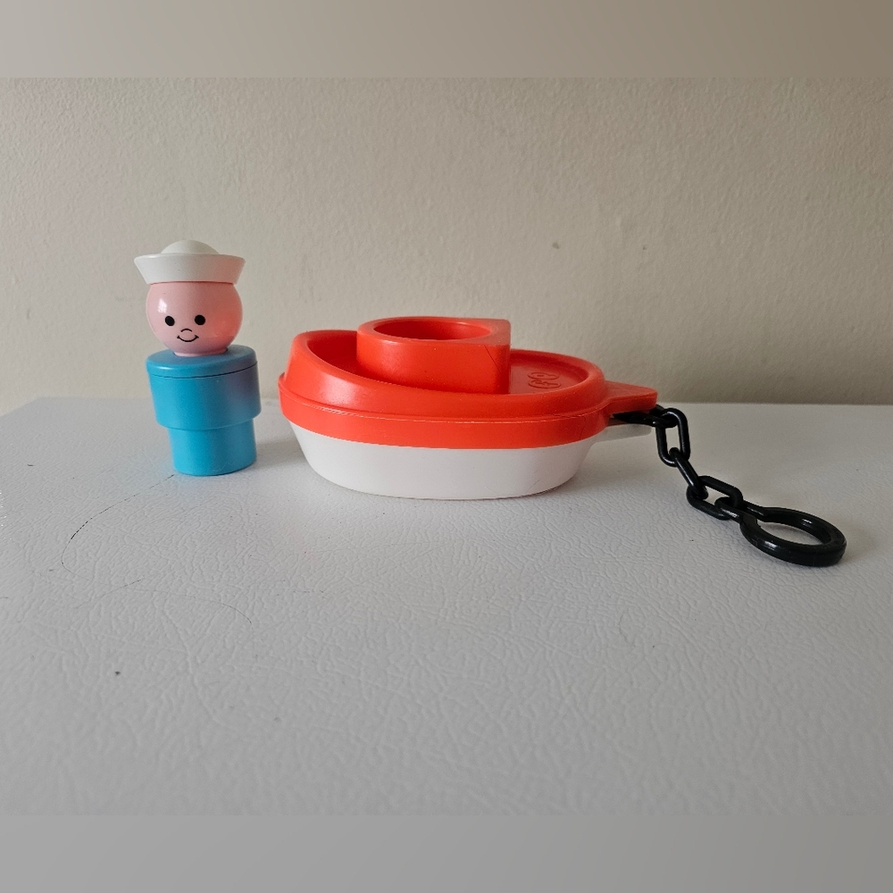 Vintage Fisher Price 1978 Tug Boat Bath Time Toy 1974 Sailor  Blue Body